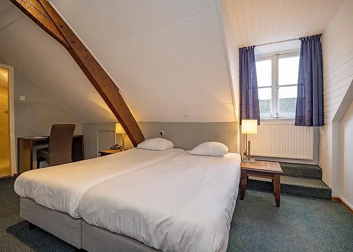 Отель Fletcher Restaurant De Burghoeve 3*