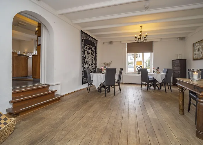 Отель Fletcher Restaurant De Burghoeve 3*