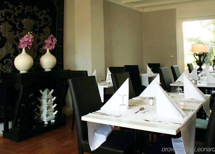 Fletcher Restaurant De Burghoeve Отель